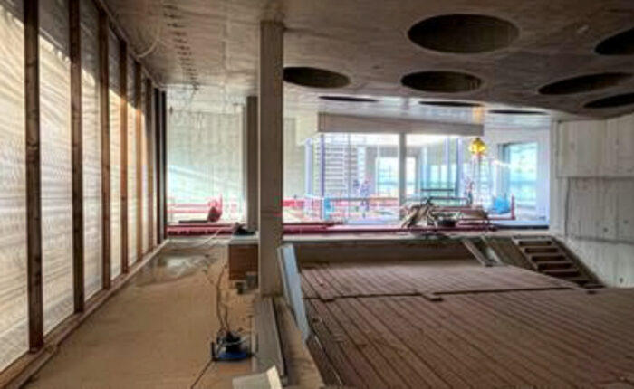 Der Rohbau ist fertig, jetzt startet der Innenausbau. Kommen Sie mit uns auf die Baustelle!