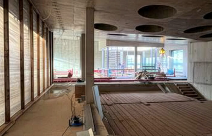 Der Rohbau ist fertig, jetzt startet der Innenausbau. Kommen Sie mit uns auf die Baustelle!